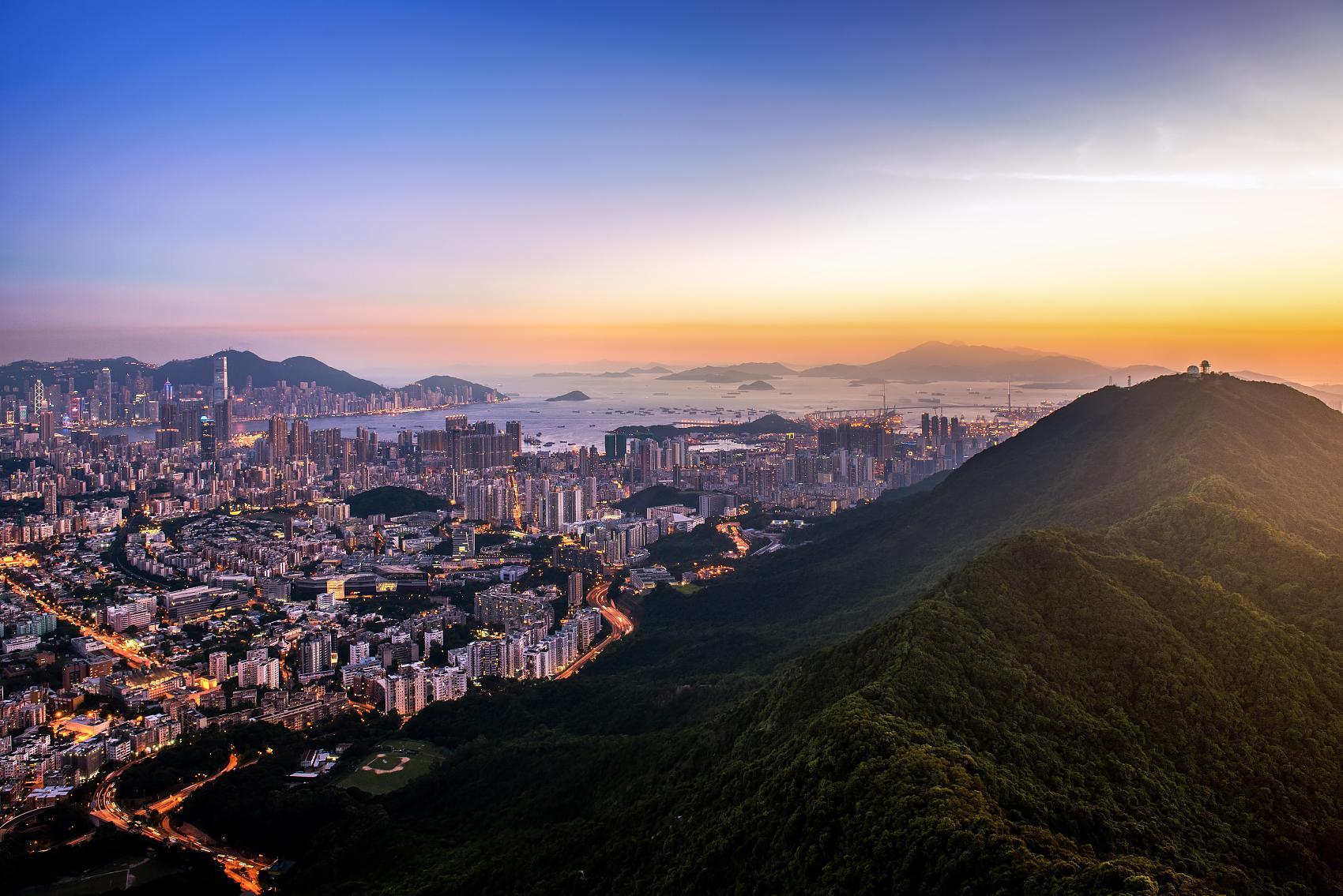 黃昏中的香港城市與海港